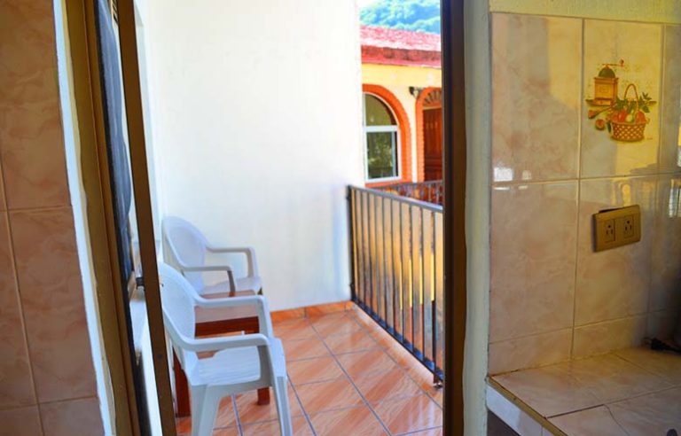 balcon-bungalow-familiade4-guayabitos-el delfin