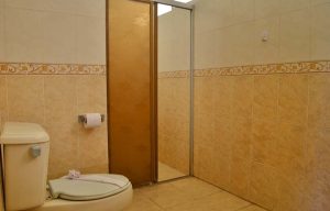 baño-bungalow-familia de 8-bungalows-guayabitos-el delfin
