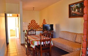 sala-bungalow-familia de 6-guayabitos-el delfin