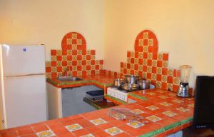 cocineta-bungalow-familia de 6-guayabitos-el delfin